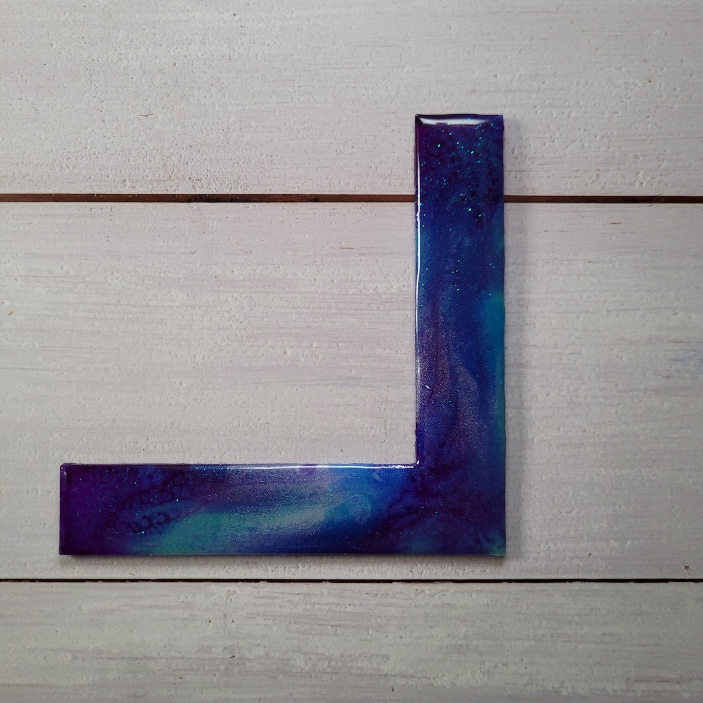 Ecklineal aus Epoxidharz - Galaxie