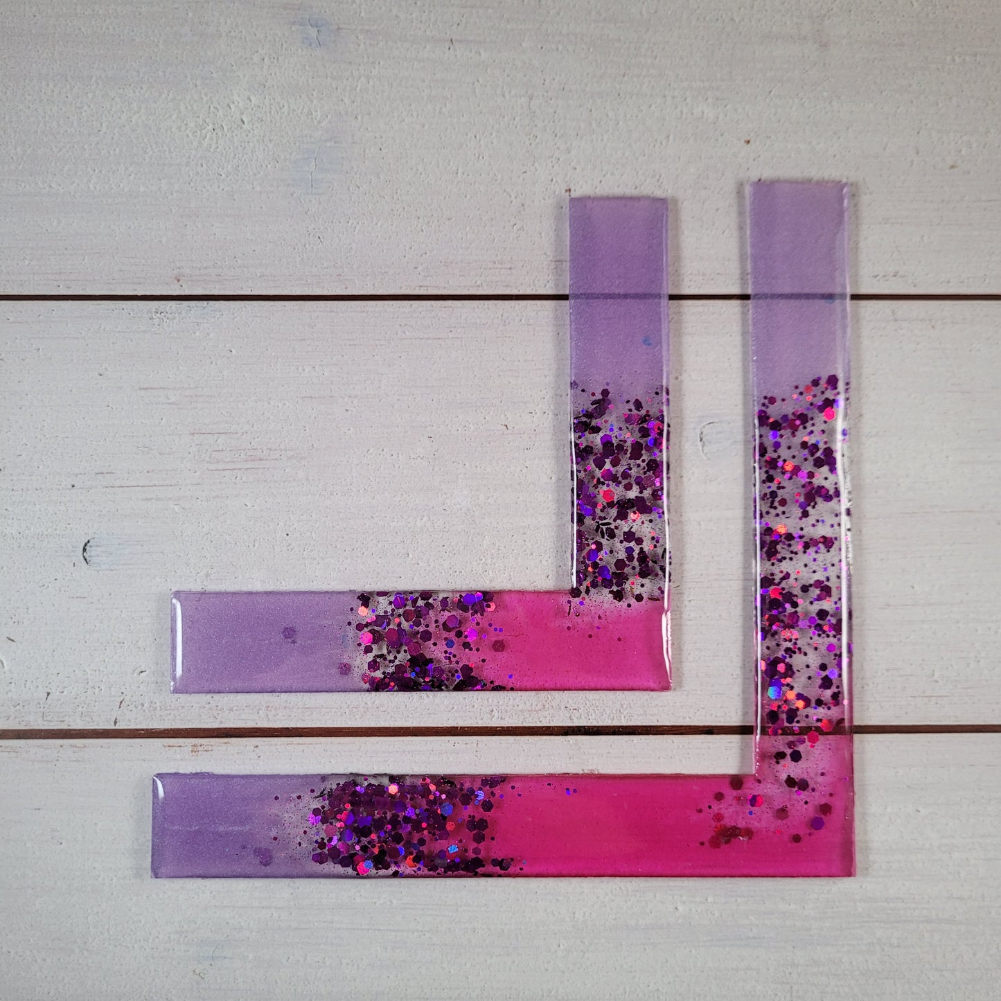 Ecklineal aus Epoxidharz - Pink/Lila mit Glitzer