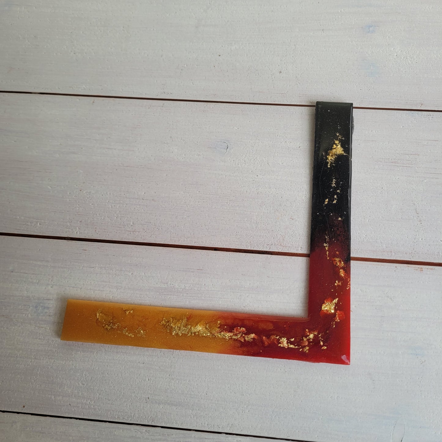 Ecklineal aus Epoxidharz - Schwarz/Rot/Gold